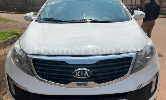 Buy Used Kia Sportage White Car in Yaounde in Central Cameroon