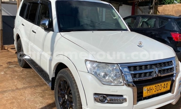 Buy Used Mitsubishi Pajero White Car in Yaounde in Central Cameroon