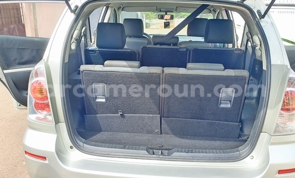 Acheter Occasion Voiture Toyota Corolla Verso Gris à Yaoundé, Central Cameroon Acheter Occasion Voiture Toyota Corolla Verso Gris à Yaoundé, Central Cameroon