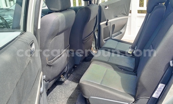 Acheter Occasion Voiture Toyota Corolla Verso Gris à Yaoundé, Central Cameroon Acheter Occasion Voiture Toyota Corolla Verso Gris à Yaoundé, Central Cameroon