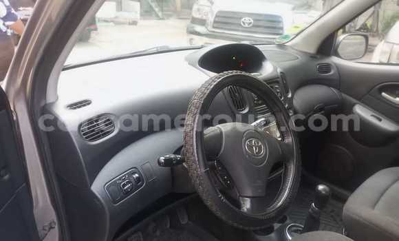 Sayi Na hannu Toyota Yaris Verso Azurfa Mota in Douala a Ƙasar Kamaru Sayi Na hannu Toyota Yaris Verso Azurfa Mota in Douala a Ƙasar Kamaru