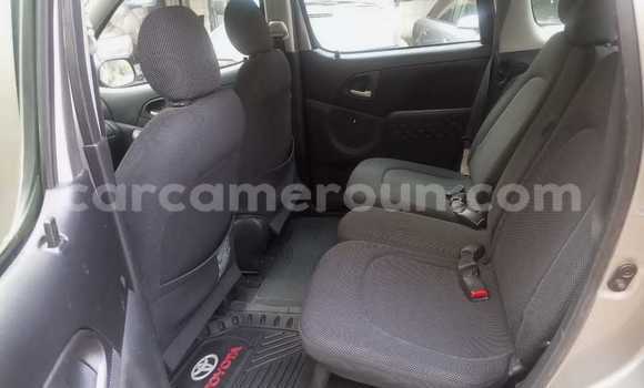 Sayi Na hannu Toyota Yaris Verso Azurfa Mota in Douala a Ƙasar Kamaru Sayi Na hannu Toyota Yaris Verso Azurfa Mota in Douala a Ƙasar Kamaru