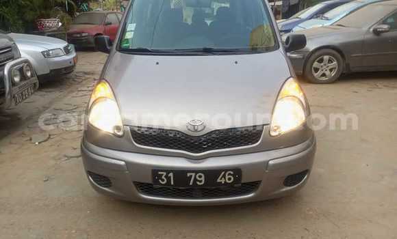 Sayi Na hannu Toyota Yaris Verso Azurfa Mota in Douala a Ƙasar Kamaru Sayi Na hannu Toyota Yaris Verso Azurfa Mota in Douala a Ƙasar Kamaru