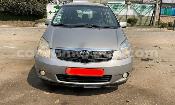 Sayi Na hannu Toyota Corolla Verso Azurfa Mota in Douala a Ƙasar Kamaru Sayi Na hannu Toyota Corolla Verso Azurfa Mota in Douala a Ƙasar Kamaru