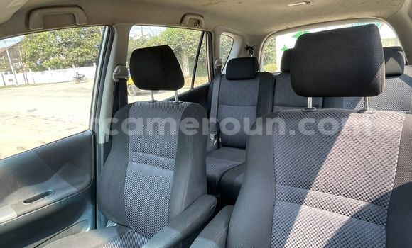 Sayi Na hannu Toyota Corolla Verso Azurfa Mota in Douala a Ƙasar Kamaru Sayi Na hannu Toyota Corolla Verso Azurfa Mota in Douala a Ƙasar Kamaru