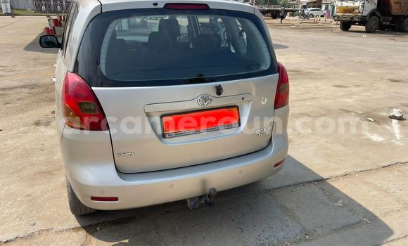Sayi Na hannu Toyota Corolla Verso Azurfa Mota in Douala a Ƙasar Kamaru Sayi Na hannu Toyota Corolla Verso Azurfa Mota in Douala a Ƙasar Kamaru
