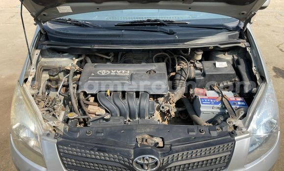 Sayi Na hannu Toyota Corolla Verso Azurfa Mota in Douala a Ƙasar Kamaru Sayi Na hannu Toyota Corolla Verso Azurfa Mota in Douala a Ƙasar Kamaru