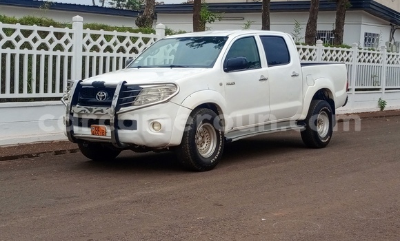 Acheter Occasion Voiture Toyota Hilux Blanc à Yaoundé, Central Cameroon