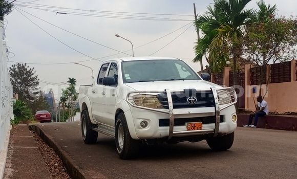 Acheter Occasion Voiture Toyota Hilux Blanc à Yaoundé, Central Cameroon Acheter Occasion Voiture Toyota Hilux Blanc à Yaoundé, Central Cameroon