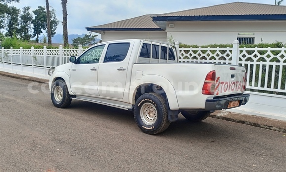 Acheter Occasion Voiture Toyota Hilux Blanc à Yaoundé, Central Cameroon Acheter Occasion Voiture Toyota Hilux Blanc à Yaoundé, Central Cameroon