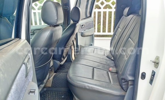 Acheter Occasion Voiture Toyota Hilux Blanc à Yaoundé, Central Cameroon Acheter Occasion Voiture Toyota Hilux Blanc à Yaoundé, Central Cameroon