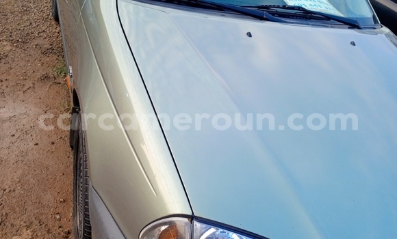 Sayi Imported Toyota Avensis Azurfa Mota in Yaounde a Babban Kamaru