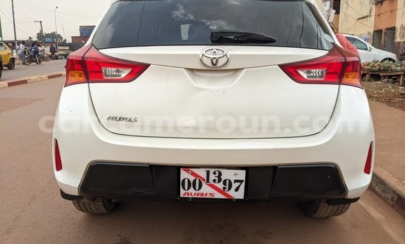 Sayi Na hannu Toyota Auris White Mota in Yaounde a Babban Kamaru Sayi Na hannu Toyota Auris White Mota in Yaounde a Babban Kamaru