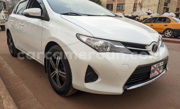 Sayi Na hannu Toyota Auris White Mota in Yaounde a Babban Kamaru Sayi Na hannu Toyota Auris White Mota in Yaounde a Babban Kamaru