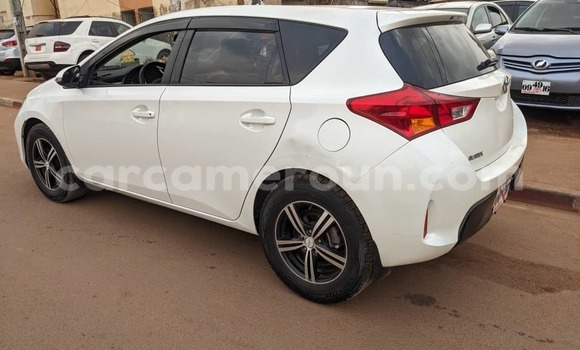 Sayi Na hannu Toyota Auris White Mota in Yaounde a Babban Kamaru Sayi Na hannu Toyota Auris White Mota in Yaounde a Babban Kamaru