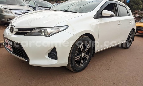 Sayi Na hannu Toyota Auris White Mota in Yaounde a Babban Kamaru Sayi Na hannu Toyota Auris White Mota in Yaounde a Babban Kamaru