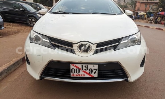 Sayi Na hannu Toyota Auris White Mota in Yaounde a Babban Kamaru Sayi Na hannu Toyota Auris White Mota in Yaounde a Babban Kamaru