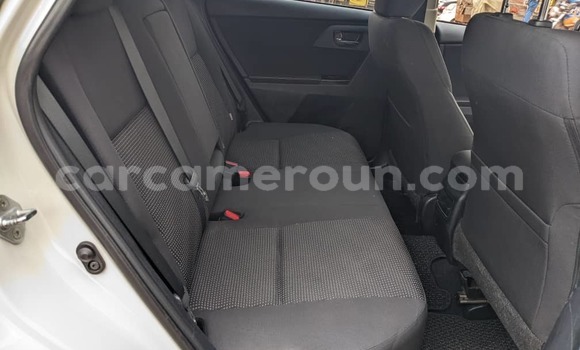 Sayi Na hannu Toyota Auris White Mota in Yaounde a Babban Kamaru Sayi Na hannu Toyota Auris White Mota in Yaounde a Babban Kamaru