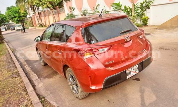 Sayi Na hannu Toyota Auris Red Mota in Yaounde a Babban Kamaru Sayi Na hannu Toyota Auris Red Mota in Yaounde a Babban Kamaru