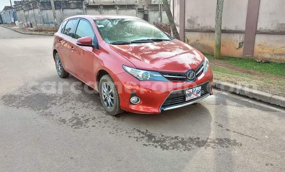 Sayi Na hannu Toyota Auris Red Mota in Yaounde a Babban Kamaru Sayi Na hannu Toyota Auris Red Mota in Yaounde a Babban Kamaru