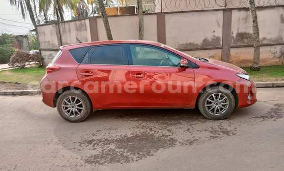 Sayi Na hannu Toyota Auris Red Mota in Yaounde a Babban Kamaru Sayi Na hannu Toyota Auris Red Mota in Yaounde a Babban Kamaru
