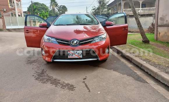 Sayi Na hannu Toyota Auris Red Mota in Yaounde a Babban Kamaru Sayi Na hannu Toyota Auris Red Mota in Yaounde a Babban Kamaru