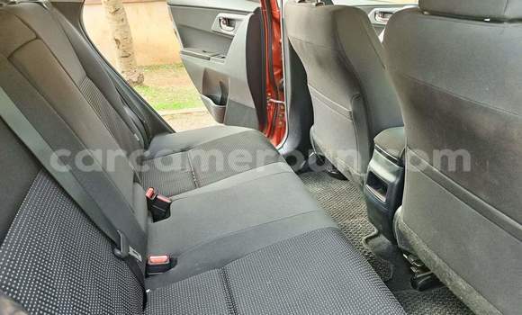 Sayi Na hannu Toyota Auris Red Mota in Yaounde a Babban Kamaru Sayi Na hannu Toyota Auris Red Mota in Yaounde a Babban Kamaru