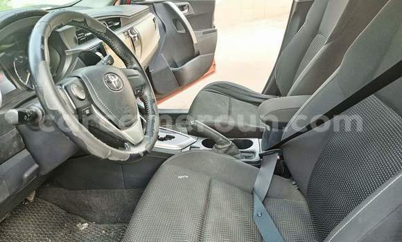 Sayi Na hannu Toyota Auris Red Mota in Yaounde a Babban Kamaru Sayi Na hannu Toyota Auris Red Mota in Yaounde a Babban Kamaru