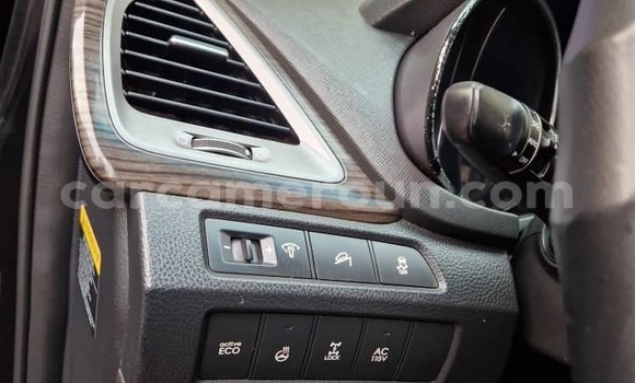 Sayi Na hannu Hyundai Santa Fe Black Mota in Yaounde a Babban Kamaru Sayi Na hannu Hyundai Santa Fe Black Mota in Yaounde a Babban Kamaru