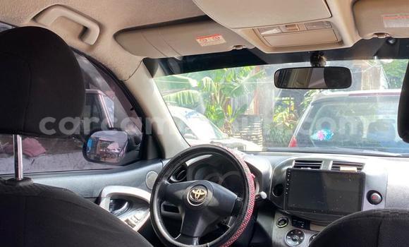 Sayi Na hannu Toyota RAV4 Black Mota in Douala a Ƙasar Kamaru Sayi Na hannu Toyota RAV4 Black Mota in Douala a Ƙasar Kamaru