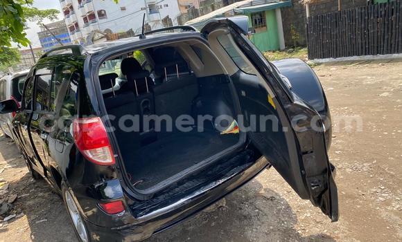 Sayi Na hannu Toyota RAV4 Black Mota in Douala a Ƙasar Kamaru Sayi Na hannu Toyota RAV4 Black Mota in Douala a Ƙasar Kamaru