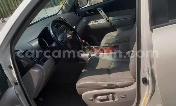 Buy Used Toyota Highlander White Car in Douala in Littoral Cameroon Buy Used Toyota Highlander White Car in Douala in Littoral Cameroon