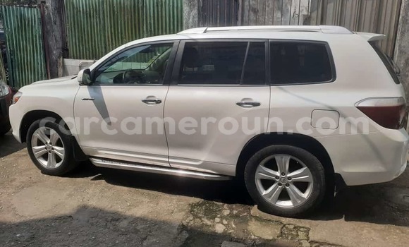 Buy Used Toyota Highlander White Car in Douala in Littoral Cameroon Buy Used Toyota Highlander White Car in Douala in Littoral Cameroon