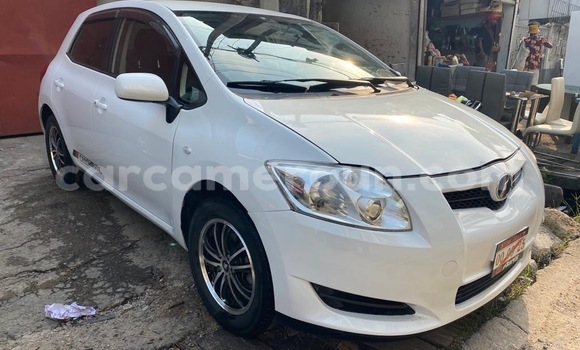 Sayi Sabo Toyota Auris White Mota in Douala a Ƙasar Kamaru Sayi Sabo Toyota Auris White Mota in Douala a Ƙasar Kamaru