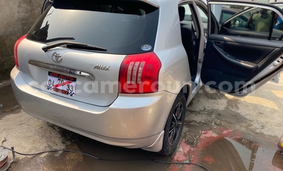 Sayi Sabo Toyota Runx Azurfa Mota in Douala a Ƙasar Kamaru