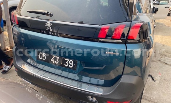 Sayi Sabo Peugeot 5008 Blue Mota in Douala a Ƙasar Kamaru Sayi Sabo Peugeot 5008 Blue Mota in Douala a Ƙasar Kamaru