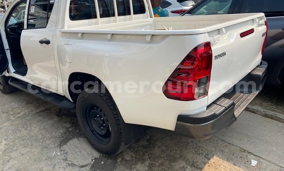 Acheter Neuf Voiture Toyota Hilux Blanc à Douala, Littoral Cameroon Acheter Neuf Voiture Toyota Hilux Blanc à Douala, Littoral Cameroon