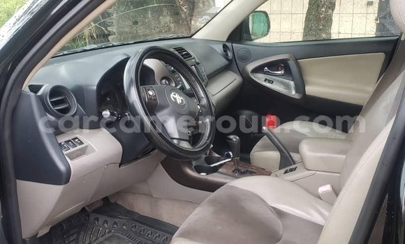 Sayi Na hannu Toyota Vanguard Black Mota in Douala a Ƙasar Kamaru Sayi Na hannu Toyota Vanguard Black Mota in Douala a Ƙasar Kamaru