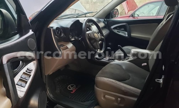 Sayi Na hannu Toyota Vanguard Black Mota in Douala a Ƙasar Kamaru Sayi Na hannu Toyota Vanguard Black Mota in Douala a Ƙasar Kamaru