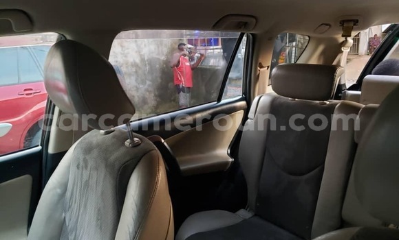 Sayi Na hannu Toyota Vanguard Black Mota in Douala a Ƙasar Kamaru Sayi Na hannu Toyota Vanguard Black Mota in Douala a Ƙasar Kamaru