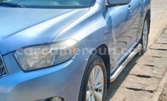 Buy Used Toyota Highlander Blue Car in Douala in Littoral Cameroon