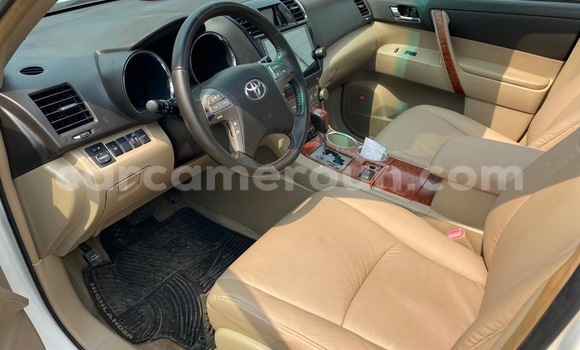 Buy New Toyota Highlander White Car in Douala in Littoral Cameroon Buy New Toyota Highlander White Car in Douala in Littoral Cameroon