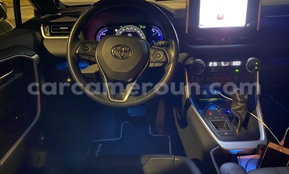 Sayi Sabo Toyota RAV4 White Mota in Douala a Ƙasar Kamaru Sayi Sabo Toyota RAV4 White Mota in Douala a Ƙasar Kamaru