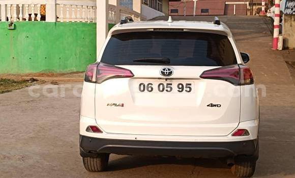 Acheter Occasion Voiture Toyota RAV4 Blanc à Douala, Littoral Cameroon Acheter Occasion Voiture Toyota RAV4 Blanc à Douala, Littoral Cameroon