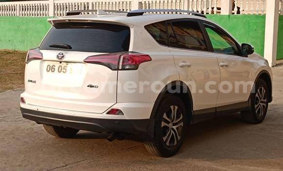 Acheter Occasion Voiture Toyota RAV4 Blanc à Douala, Littoral Cameroon Acheter Occasion Voiture Toyota RAV4 Blanc à Douala, Littoral Cameroon