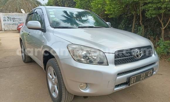Sayi Na hannu Toyota RAV4 Sauran Mota in Douala a Ƙasar Kamaru