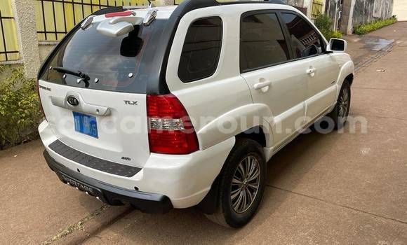 Sayi Na hannu Kia Sportage White Mota in Douala a Ƙasar Kamaru