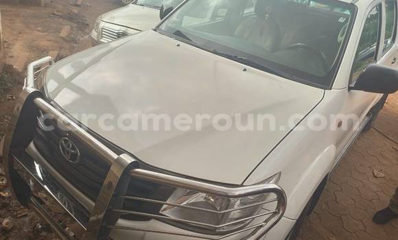 Sayi Na hannu Toyota Hilux White Mota in Douala a Ƙasar Kamaru Sayi Na hannu Toyota Hilux White Mota in Douala a Ƙasar Kamaru