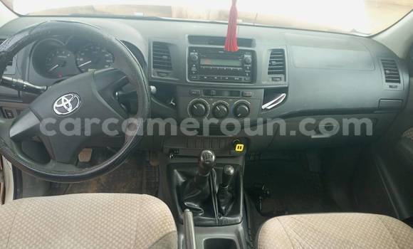 Sayi Na hannu Toyota Hilux White Mota in Douala a Ƙasar Kamaru Sayi Na hannu Toyota Hilux White Mota in Douala a Ƙasar Kamaru