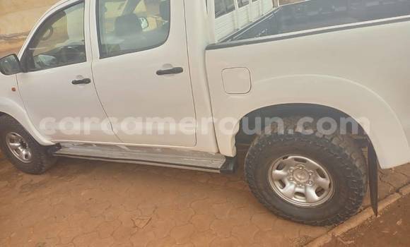 Sayi Na hannu Toyota Hilux White Mota in Douala a Ƙasar Kamaru Sayi Na hannu Toyota Hilux White Mota in Douala a Ƙasar Kamaru